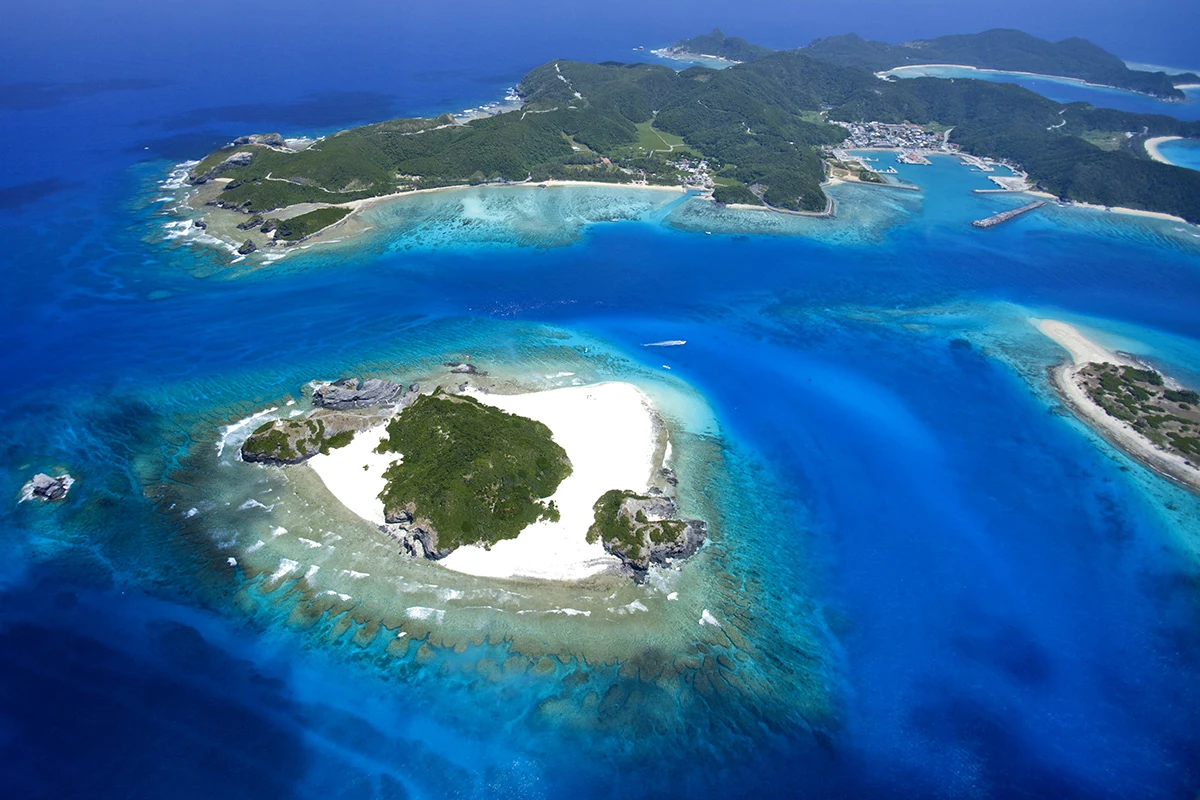 魅力1：座間味島・嘉比島空撮