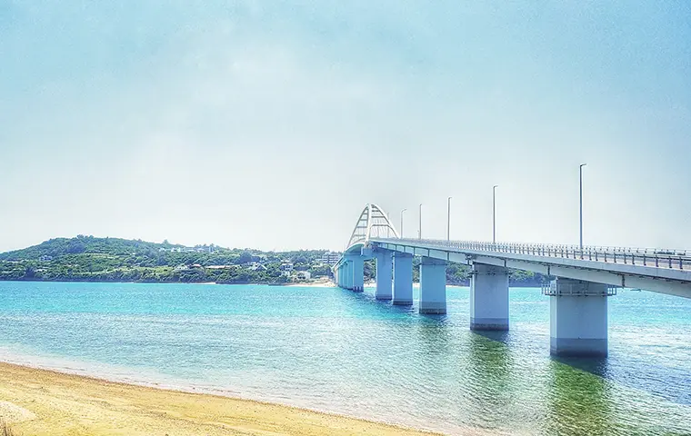 瀬底大橋