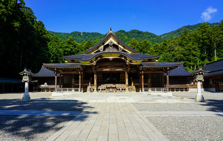 弥彦神社