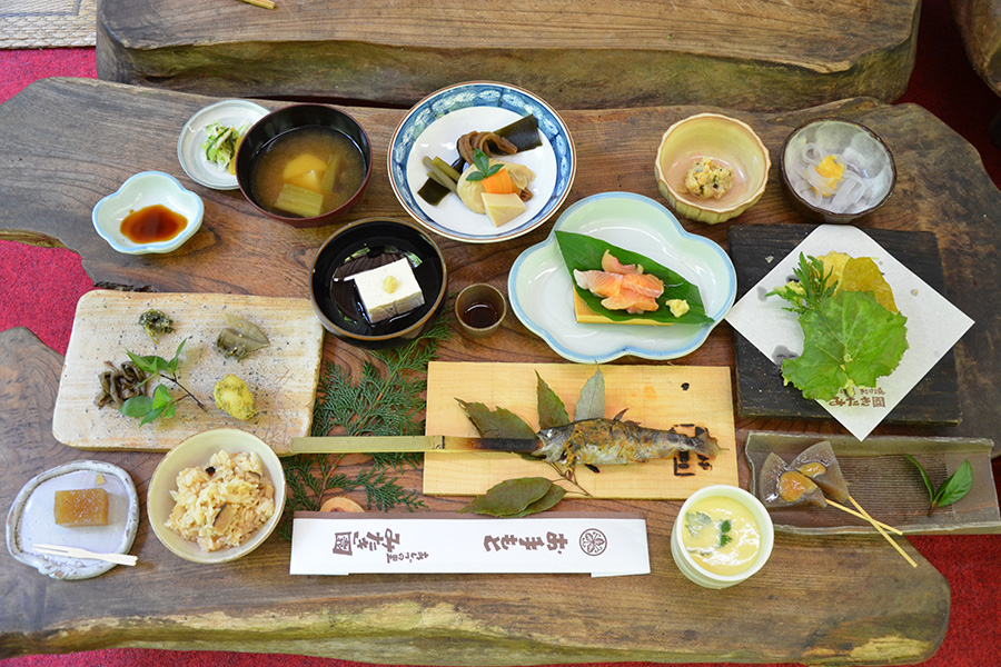 山里料理 みたき園